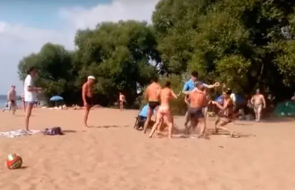 Міліцыя дазволіла мінчанкам загараць топлес