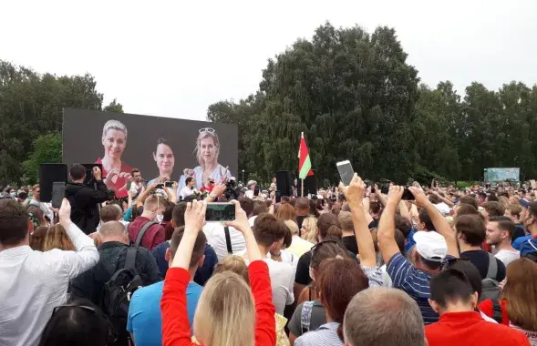 Thousands of people came to Sviatlana Tsikhanouskaya's campaigning picket in Minsk / Euroradio