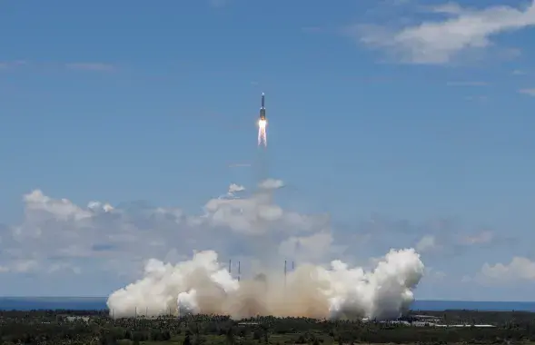 Запуск ракеты с зондом / Reuters