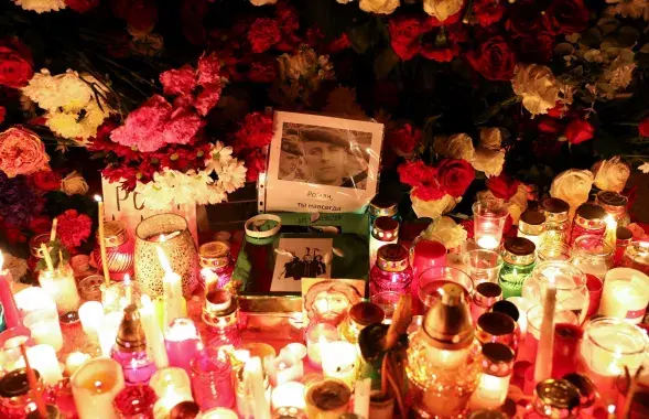 Мемориал Романа Бондаренко в Минске / Фото BelaPAN via Reuters​