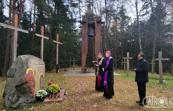 Анте Йозич и Юзеф Станевский читают молитву / catholic.by

