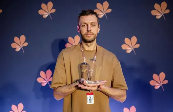 Андрей Кутило с наградой Варшавского кинофестиваля / личный архив
