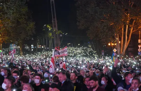 Мітынг "Свабоду Мішу" на плошчы Свабоды ў Тбілісі / Ваха Карэлі / Формула