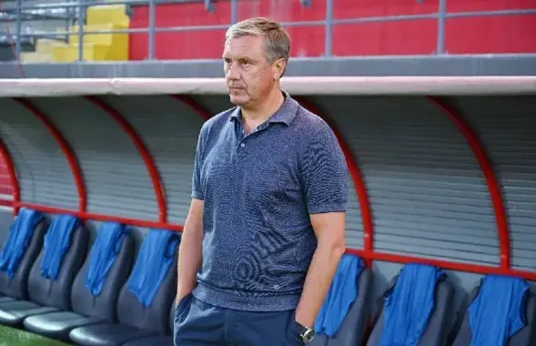 Аляксандр Хацкевіч на трэніроўцы каманды / https://www.facebook.com/karmiotissa/
