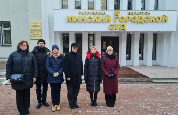 Еўрапейскія дыпламаты каля суда / https://www.facebook.com/posolstvogermaniiminsk
