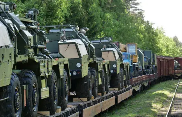 В Беларусь прибыл очередной комплект зенитного ракетного комплекса С-400 / t.me/modmilby/
