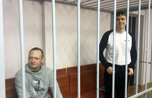Андрей Скурко и Егор Мартинович в суде​ / Sputnik