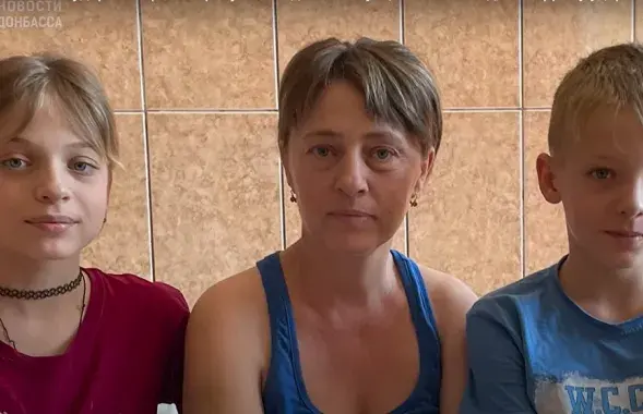 Наталля з дзецьмі Янай і Яраславам / скрыншот з відэа "Новости Донбасса"