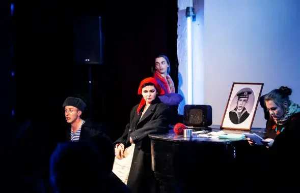Кадр из спектакля "Левые дессиденты" /&nbsp;HUNCHTheatre Belarus