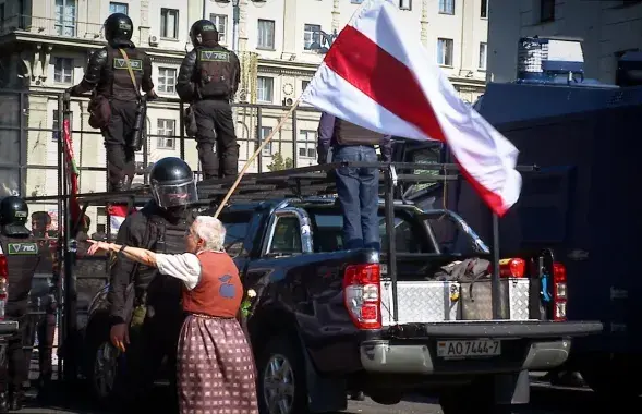 Ніна Багінская на вулічнай акцыі ў 2020 годзе / twitter.com
