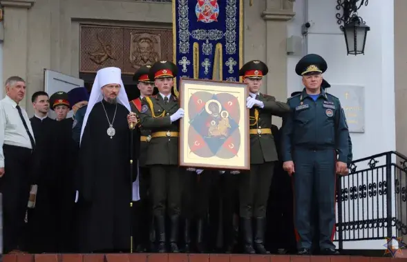 Злева кіраўнік БПЦ мітрапаліт Веніямін, справа міністр па надзвычайных сітуацыях Вадзім Сіняўскі / mchs.gov.by
