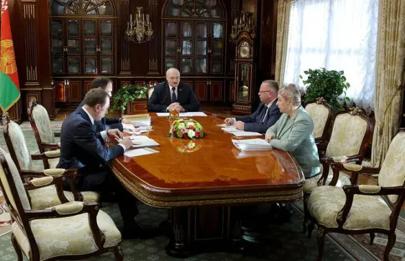 Чыноўнікі паведамляюць Аляксандру Лукашэнку пра сітуацыю ў эканоміцы /&nbsp;president.gov.by
