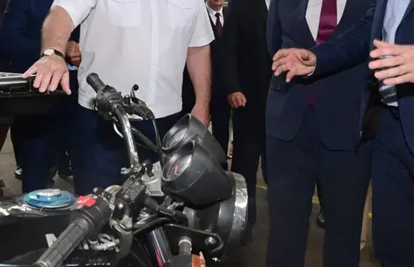Матацыкл "Мінск" і практычная магія / president.gov.by
