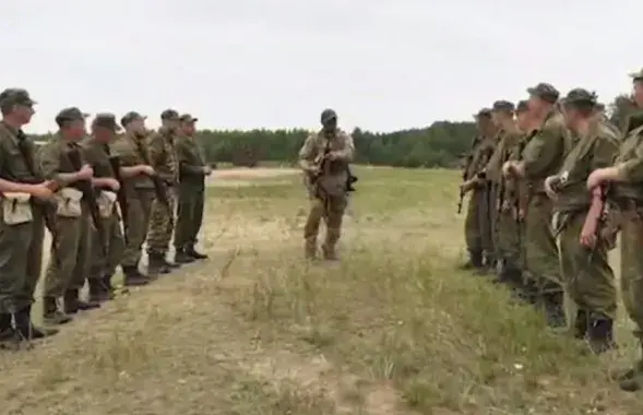 Минобороны РБ не стесняется сотрудничества с наемниками / Кадр из видео ВоенТВ
