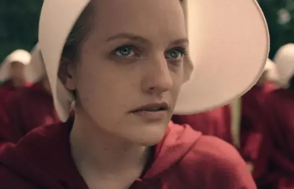 Cериал "Рассказ служанки" &mdash; в центре внимания на нынешней церемонии. Фото: bbc.com