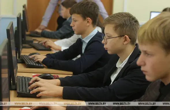 Белорусские школьники привезли много медалей с олимпиад
