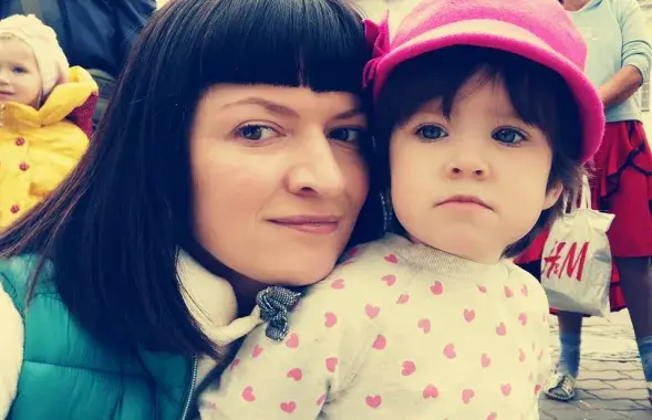 Александра Боярина с дочерью Яней. Фото &mdash; из аккаунта Александры в Фейсбуке