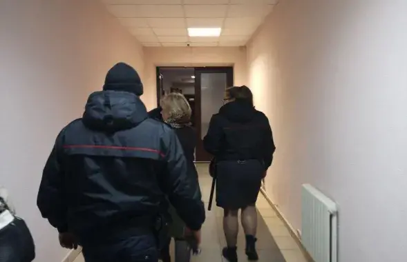 Елену Толстую из суда вывели милиционеры. Она объявила голодовку / spring96.org​