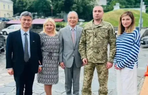 Кирилл Буданов — второй справа
