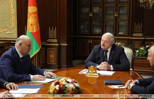 Аслан Бжания и Александр Лукашенко / БЕЛТА
