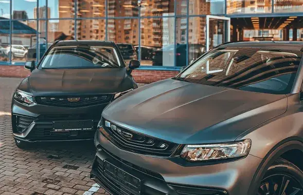 Лидер продаж —&nbsp;автомобили&nbsp;Geely белорусской сборки /&nbsp;facebook.com/geelycenterminsk
