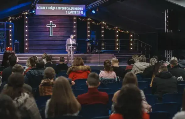 Во время богослужения в церкви "Новая жизнь" / newlife.by​