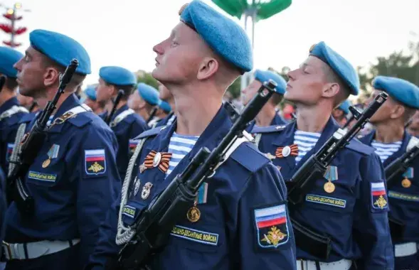 Российские десантники приезжали на парад в Минск в прежние годы. Фото: Радио Свобода
