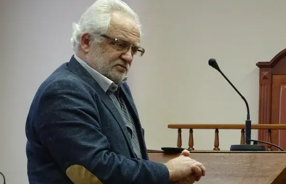 Шуневіч пракаментаваў ператрусы ў сваякоў удзельнікаў баявых дзеянняў ва Украіне
