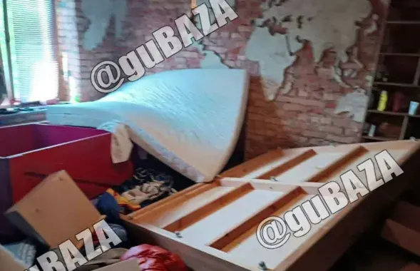 У Мінску разграмілі кватэру Дзяніса Дудзінскага / кадр з відэа ГУБАЗіК
