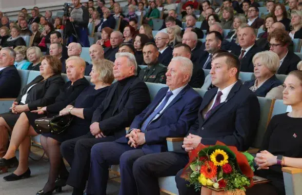 Лидия Ермошина сидит рядом с Лилией Ананич / sb.by
