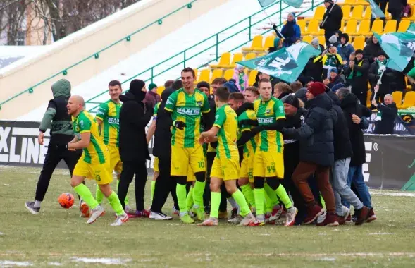 Гульцы і заўзятары ФК "Макслайн" / vk.com/maxlinefc
