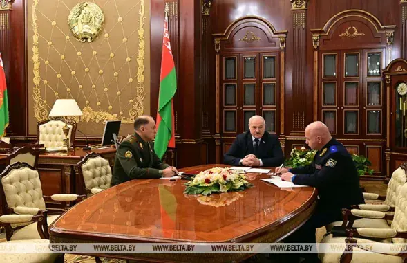 Дзмітрый Гара (справа) на дакладзе ў Аляксандра Лякашэнкі / БЕЛТА
