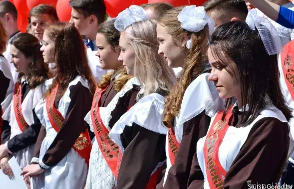 Свята з выпускнікамі падзеляць супрацоўнікі МУС / school11.by