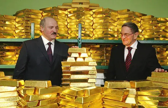 Пётр Пракаповіч і Аляксандр Лукашэнка ў сховішчы Нацбанка​