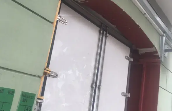 В Гомеле в арке застрял грузовик / Сообщество "Это Гомель, детка!"​