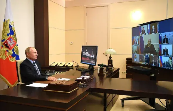 Владимир Путин во время видеоконференции / kremlin.ru​
