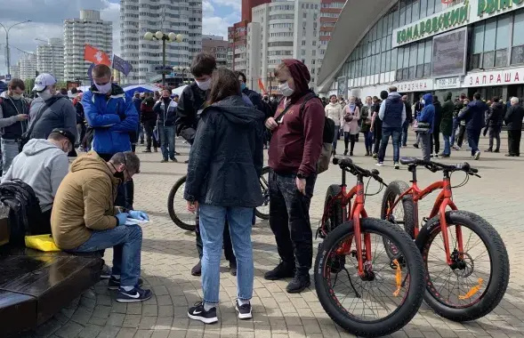 Пикеты выдвиженцев в президенты на минской Комаровке 31 мая 2020 года / Еврорадио