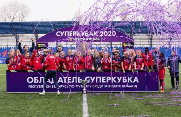 Футболистки "Минска" с Суперкубком / fcminsk.by​