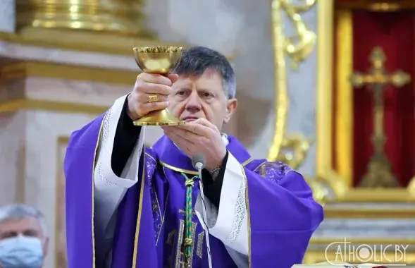 Анте Йозич помолился за упокой Владимира Макея / catholic.by
