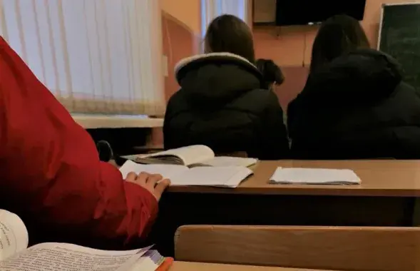 "4-я школа, Мінск, вельмі холадна. Дзеці сядзяць у куртках" / слухачы Еўрарадыё
