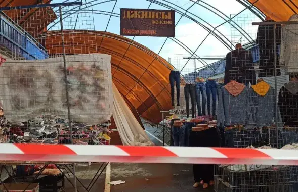 Абвал даху на рынку "Ждановічы" / Еўрарадыё