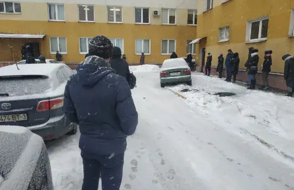 У панядзелак у мінскіх паліклініках утварыліся вялікія чэргі​ /&nbsp;citydog.by