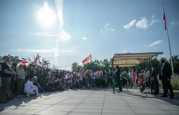Светлана Тихановская общается с белорусами в Вильнюсе /&nbsp;@tsikhanouskaya
