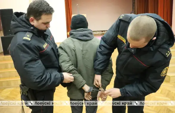 Показательный арест школьника в Лоеве
