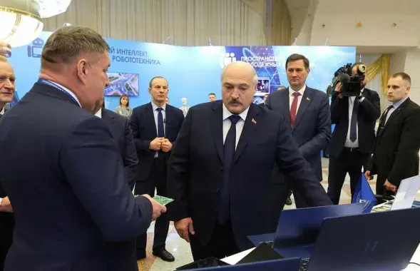 Аляксандр Лукашэнка на выставе навукова-тэхнічных дасягненняў /&nbsp;president.gov.by
