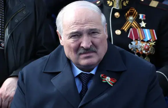 Больной Лукашенко на параде в Москве / kremlin.ru

