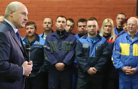Лукашэнка: МАЗ, БелАЗ і мотавелазавод — гэта твар Беларусі