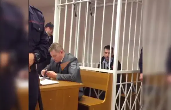 Генадзь Мажэйка на судзе / кадр з відэа
