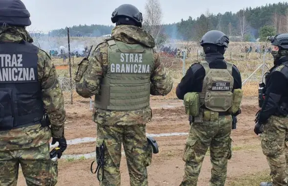 Частка мігрантаў застаецца ў лагеры ля мяжы / twitter.com/Straz_Graniczna​