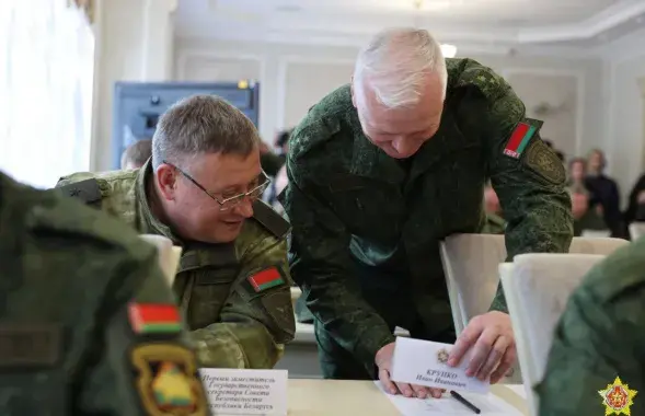 —В сборе участвуют председатели областных и Минского городского исполнительных комитетов, а также военкомы / @modmilby
